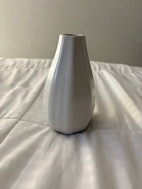 Daiso White Ceramic Bud Vase - Sleek Gloss Finish